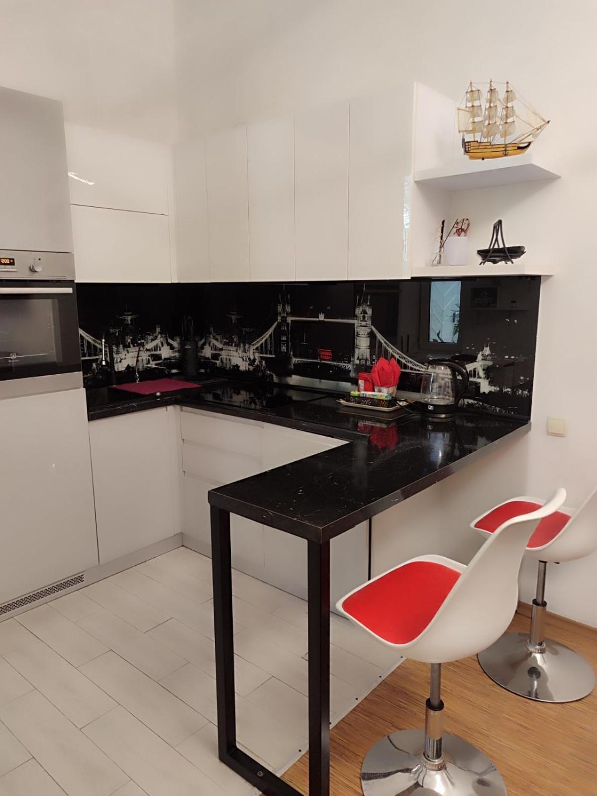 London Apartment, Odessa Exterior photo